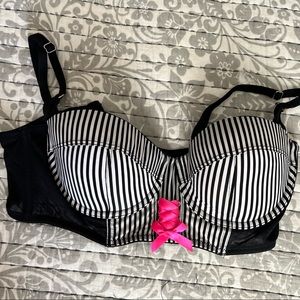 Super cute striped bra with pink bow